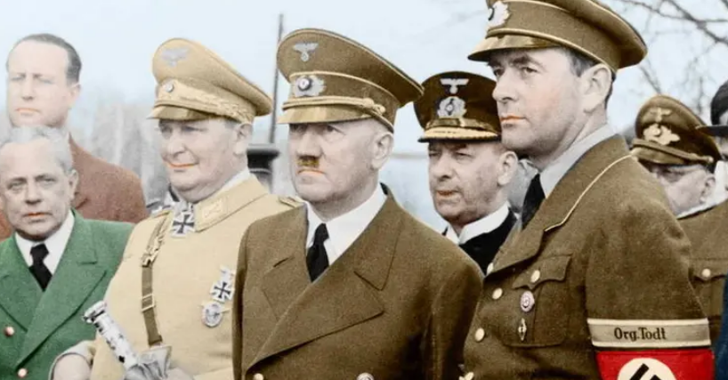 تقرير يكشف: نوم هتلر حتى منتصف اليوم سبب هزيمته